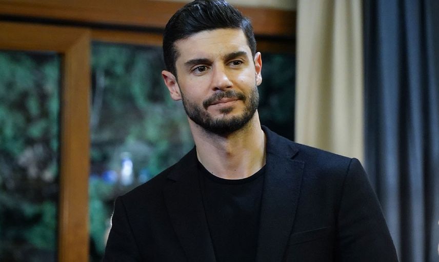 Yasak Elma’nın Çağatay’ı Berk Oktay Meslektaşı Yıldız Çağrı Atiksoy’la Nikah Masasına Oturuyor!