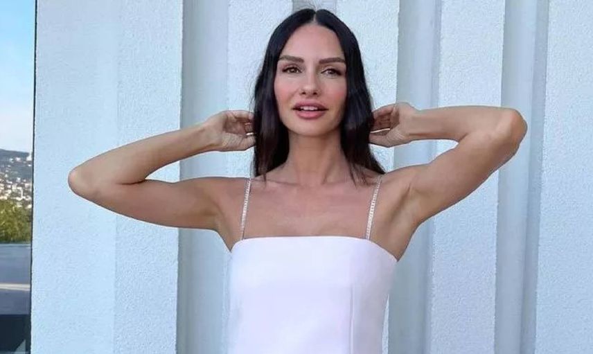 Yasemin Özilhan tarzı ile kendine hayran bıraktı! Yaz şıklığı takipçilerinden tam not aldı