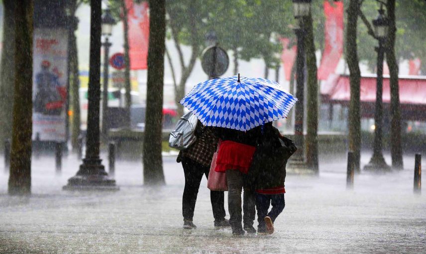 Yaz geldi diyenlere Meteoroloji’den kötü haber: Sıcaklıklar düşüyor sağanak yağışlar geliyor