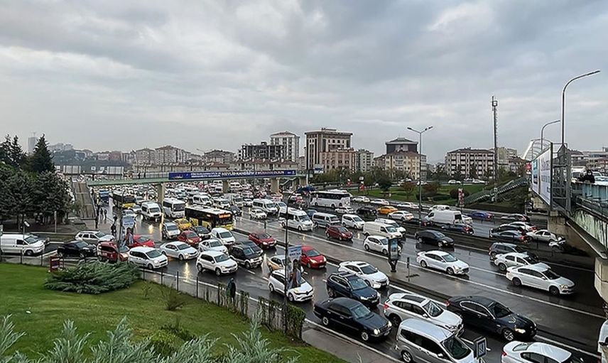 Yeni Haftanın Trafik Çilesi Başladı! Yağmur Sürücülere Zor Anlar Yaşattı