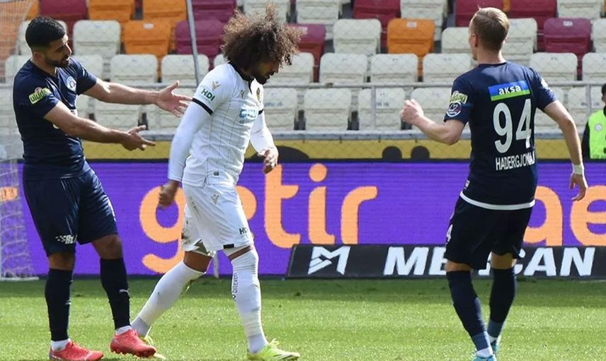 Yeni Malatyaspor, Kasımpaşa maçına damga vuran isim olan Sadık Çiftpınar'ı kadro dışı bıraktığını açıkladı!