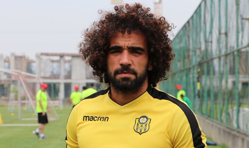 Yeni Malatyaspor'da taraftarlara yaptığı hareket nedeniyle kadro dışı bırakılan Sadık Çiftpınar, sosyal medya hesabından bir açıklama yaptı