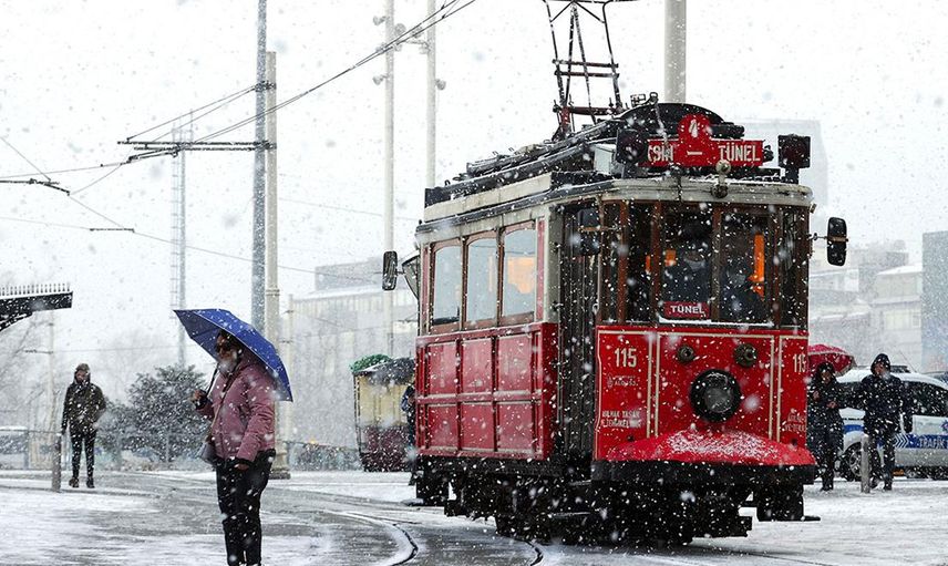 Yeni yıl karla başladı: İstanbul için uyarı geldi, lapa lapa kar yağacak