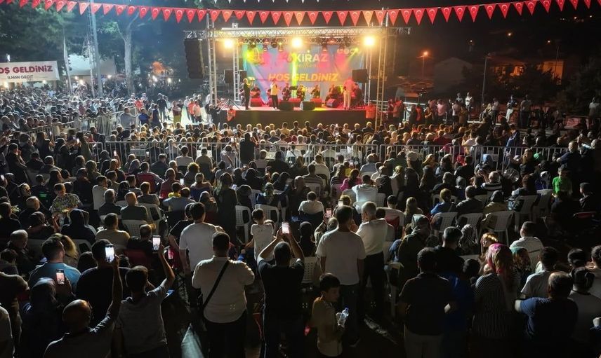 Yeşilyurt kültür, spor ve kiraz festivalinde türkü dolu gece