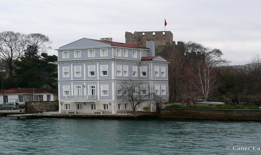Yıkım kararı tartışma yarattı: Boğaz'da tarihi yalının kaçak inşaatı…