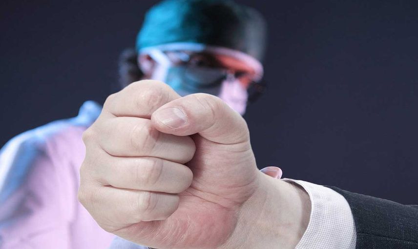 Yine, yeni, yeniden doktora şiddet!