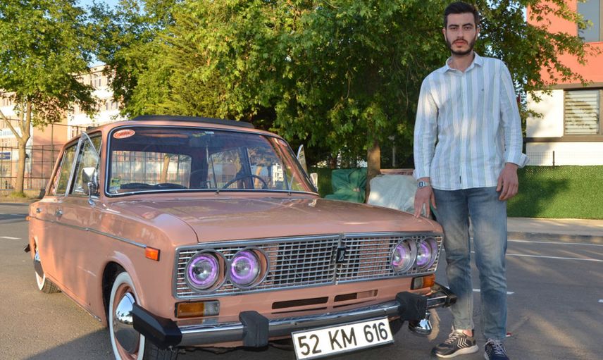 Yıpranmış durumda satın aldığı otomobile 90 bin TL'lik restorasyon! Gören bir daha dönüp bakıyor
