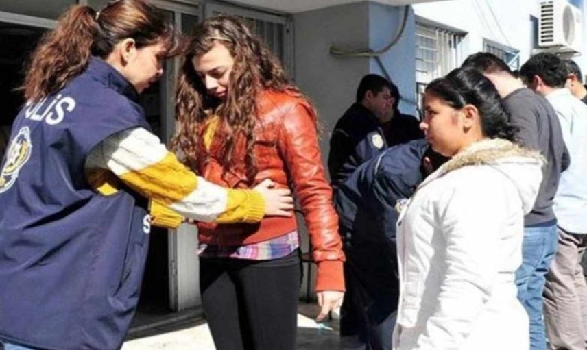 YKS sınavında yüzük, piercing, küpe, kolye, kemer takmak yasak mı? YKS'de yasak olan eşyalar neler, para ve akbil ile sınava girilir mi?