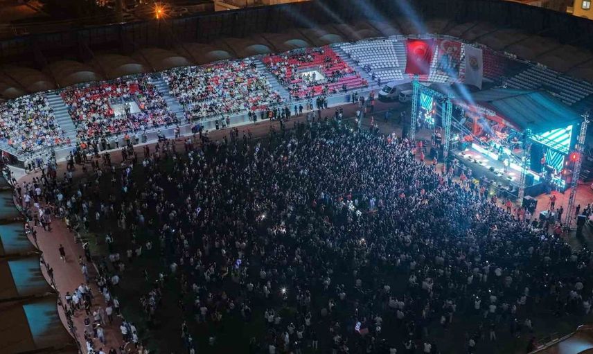Yks sonrası gençler derya uluğ konserinde buluştu