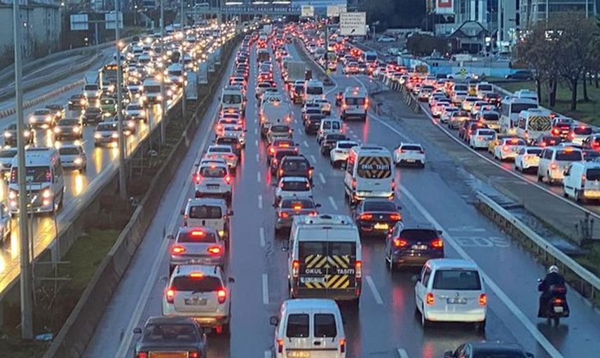 Yola çıkacaklar dikkat: Bayramda beklenmeyen trafik yoğunluğu!