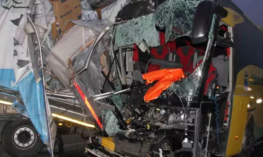 Yolcu otobüsü ve tır çarpıştı: Elazığ’da katliam gibi kaza