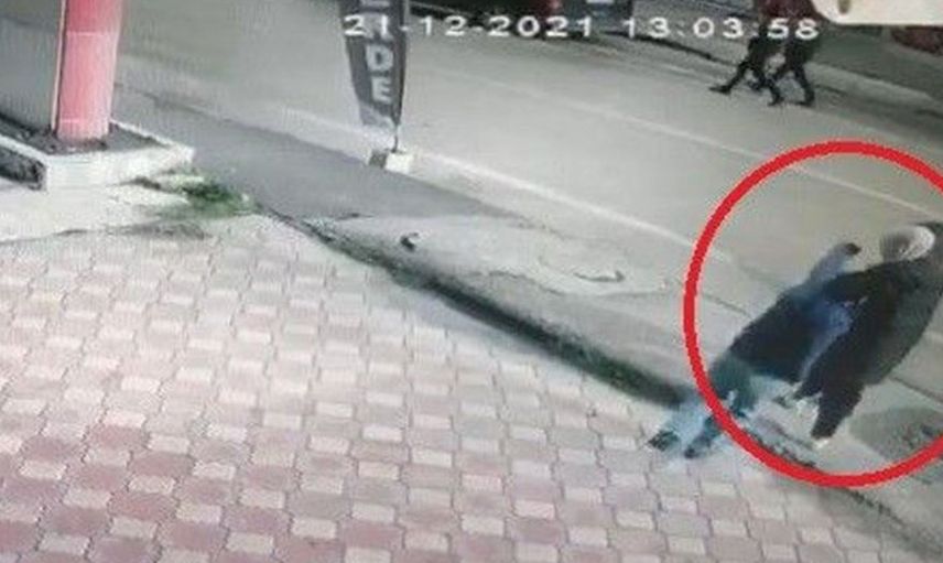 Yolda Yürüyen Abla Kardeşe Saldırdı: Ablanın Burnu Kırıldı