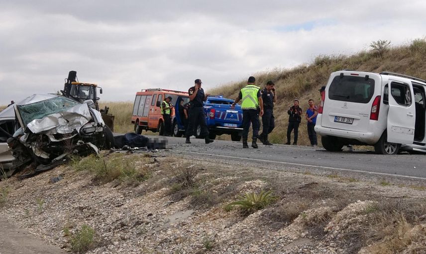 Yozgat'ta feci kaza! 2 kişi yaşamını yitirdiği belirtilirken 4 kişi yaralandı!