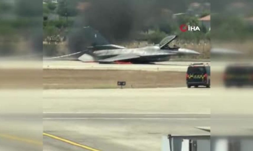 Yunanistan'da acil iniş yapan F-16 savaş uçağı alev aldı