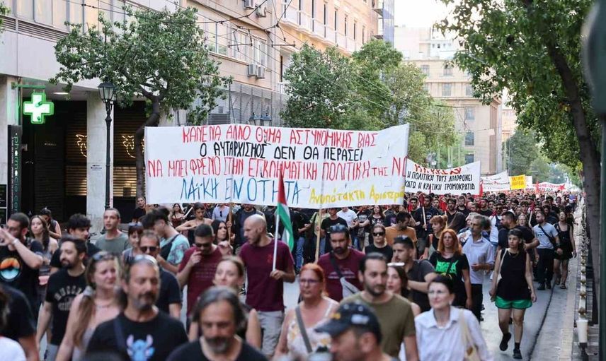 Yunanistan'da polisin açtığı ateş sonucu hayatını kaybeden otizmli genç için protesto düzenlendi
