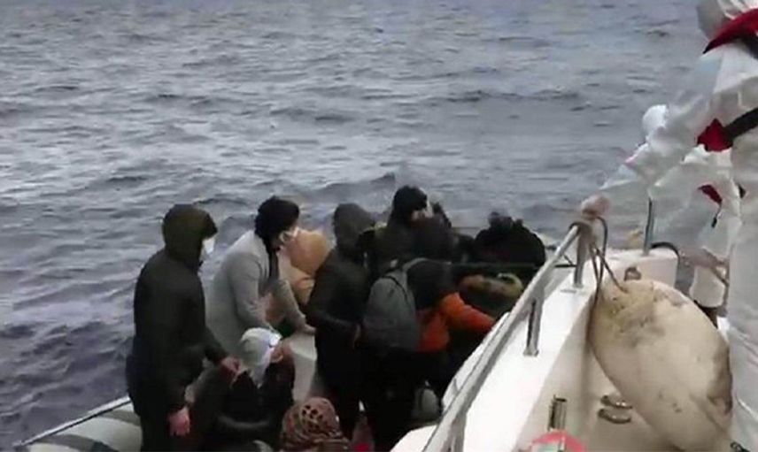 Yunanistan'ın Ölüme Terk Ettiği 30 Sığınmacı Kurtarıldı