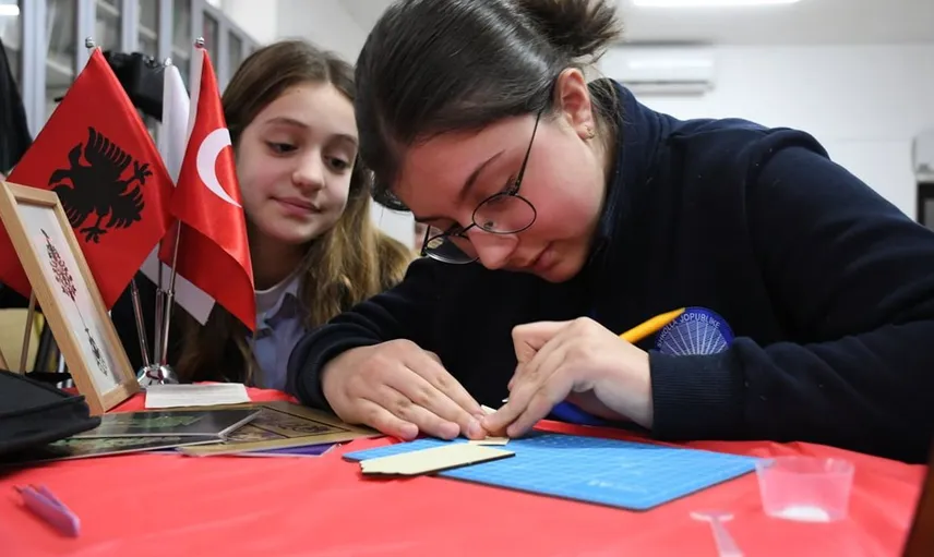 Yunus Emre Enstitüsü Arnavutluk'ta Geleneksel Türk Sanatlarını Tanıtıyor