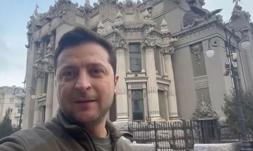 Zelenski'den Rusya işgali için son dakika açıklamaları: Ülkeden kaçtığı ve silah bırakma çağrısı iddialarını yalanladı!