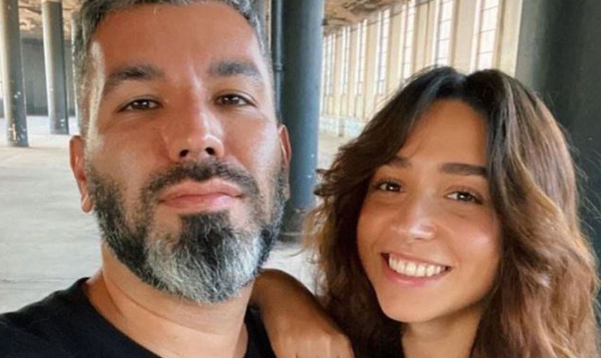 Zeynep Bastık Aldığı Acı Haberle Yıkıldı! Ünlü Şarkıcının Babasına Son Vedası Yürekleri Sızlattı