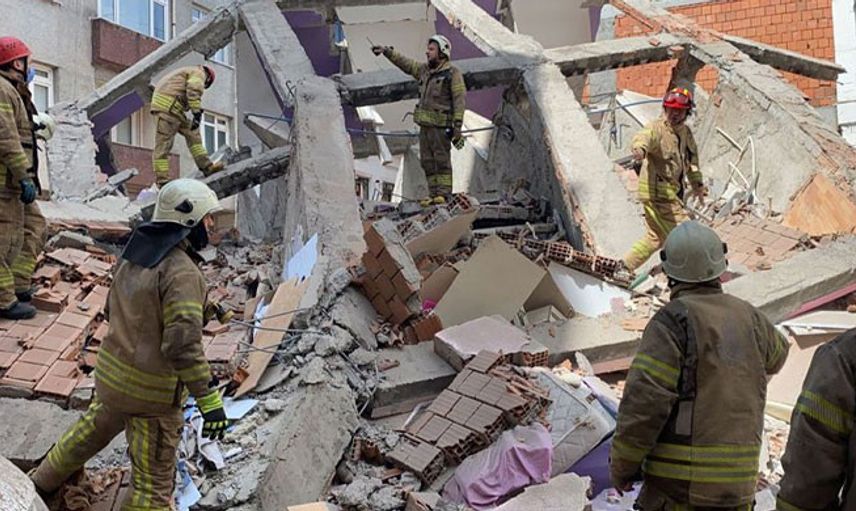 Zeytinburnu Belediyesi'nden Çöken Binayla İlgili Açıklama Geldi