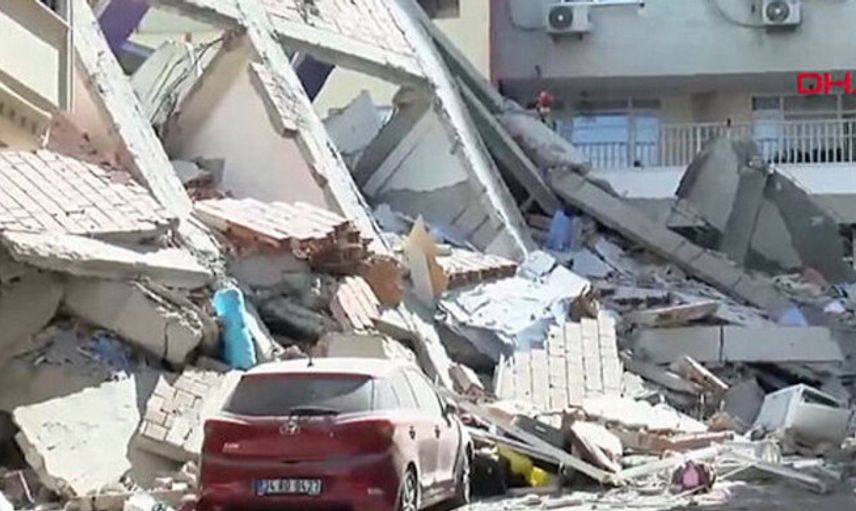 Zeytinburnu'nda Bina Çöktü! Ekipler Bölgeye Sevk Edildi