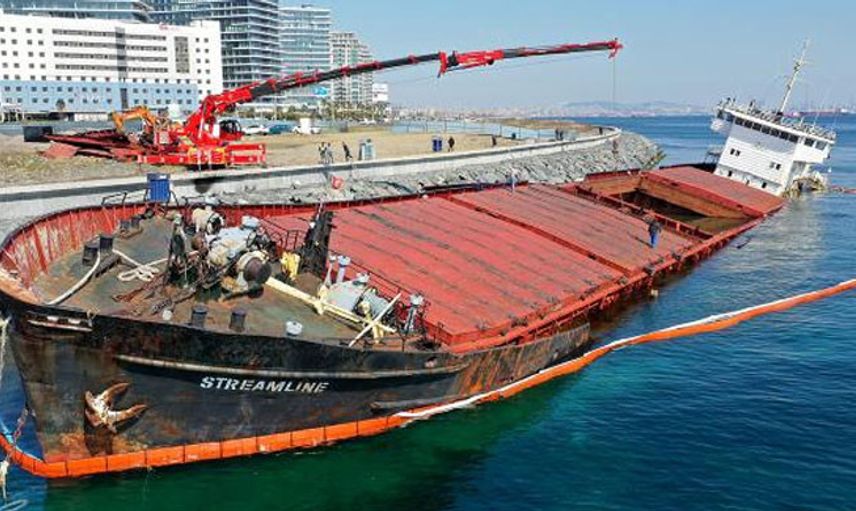 Zeytinburnu'nda Karaya Oturan Yük Gemisi Hurdaya Ayrıldı