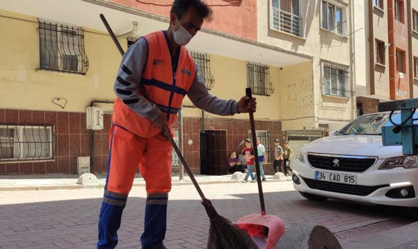 Zeytinburnu’nda Yıkılan Binayı Olası Faciadan Temizlik Görevlisi Kurtardı