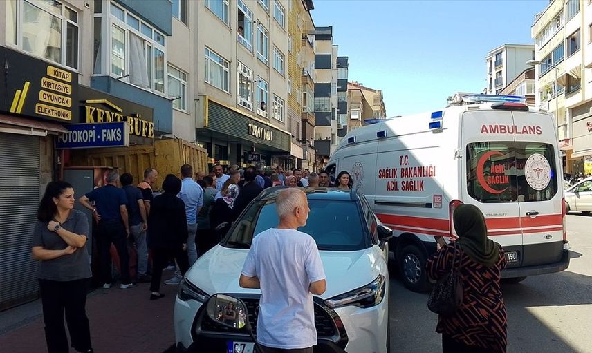 Zonguldak'ta Freni Boşalan Kamyon Park Halindeki Araçlara Çarptı