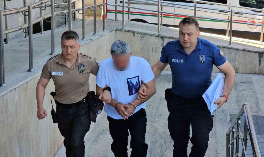 Zonguldak’ta kadın sürücüye dikiz aynasıyla saldıran şüpheli adliyeye sevk edildi