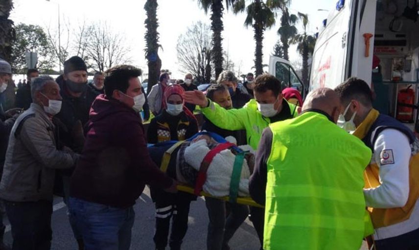 Zonguldak’ta Otomobilin Çarptığı Kadın Metrelerce Fırladı