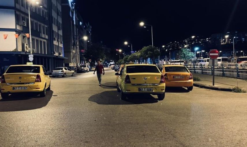 Zonguldak’ta panik anları: Taksi durağında bir şahıs ‘bomba var, patlayacak’ diye bağırdı