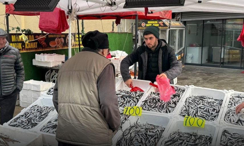 Zonguldak’ta Sevgililer Günü’ne özel hamsi indirimi