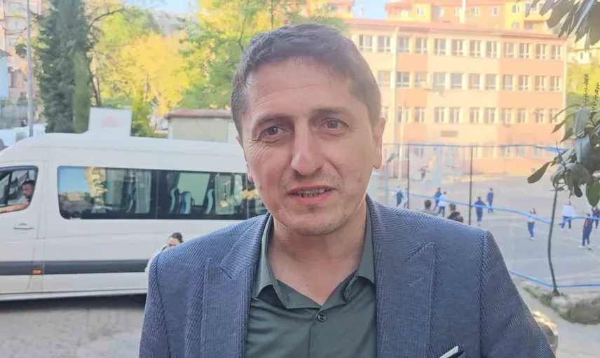 Zonguldak'taki Okul Müdürü Barış Manço'yu Aratmadı