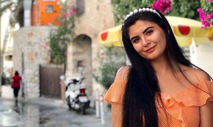 Zuhal Topal ile meşhur olan Hanife bikinili fotoğrafları ile boy gösterdi