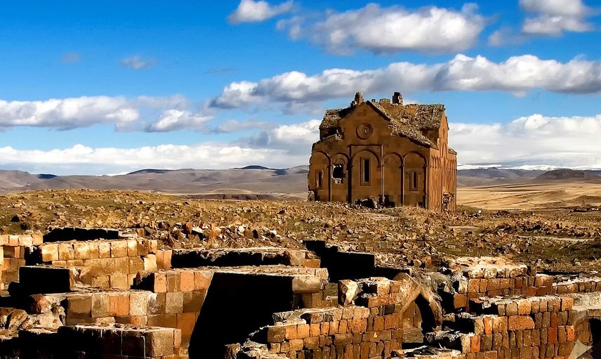 UNESCO listesindeki Ani’de heyecan veren keşif: Selçuklu Çarşısı’nda erzak deposu bulundu 