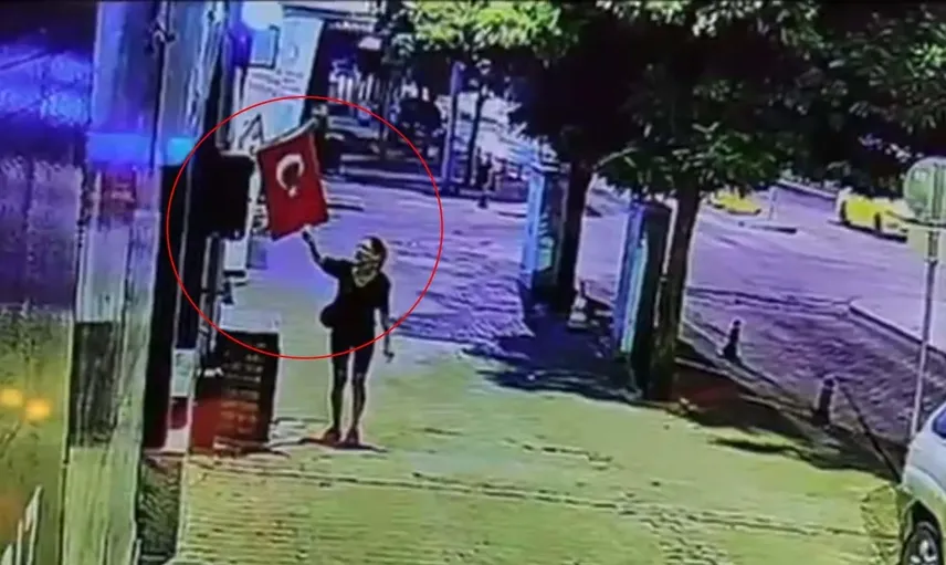 Türk bayrağına saldırı kamerada: Şüpheli kadın gözaltında