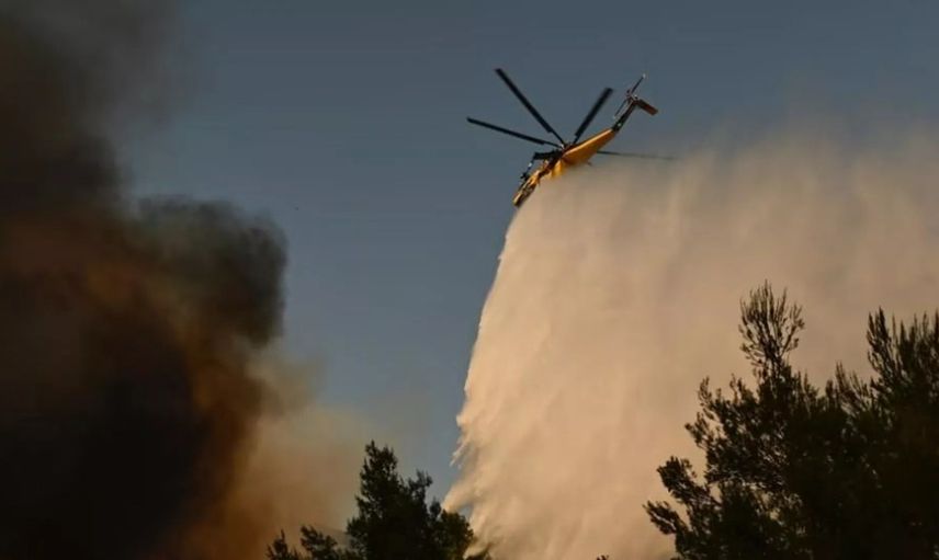 Yunanistan'da orman yangınına müdahale eden iki helikopter çarpıştı