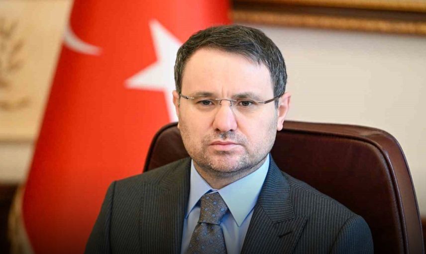 Bakan Gürlek duyurdu: Vize sistemlerini "bot" yazılımlarla kilitleyen şebekeye operasyon 49 gözaltı