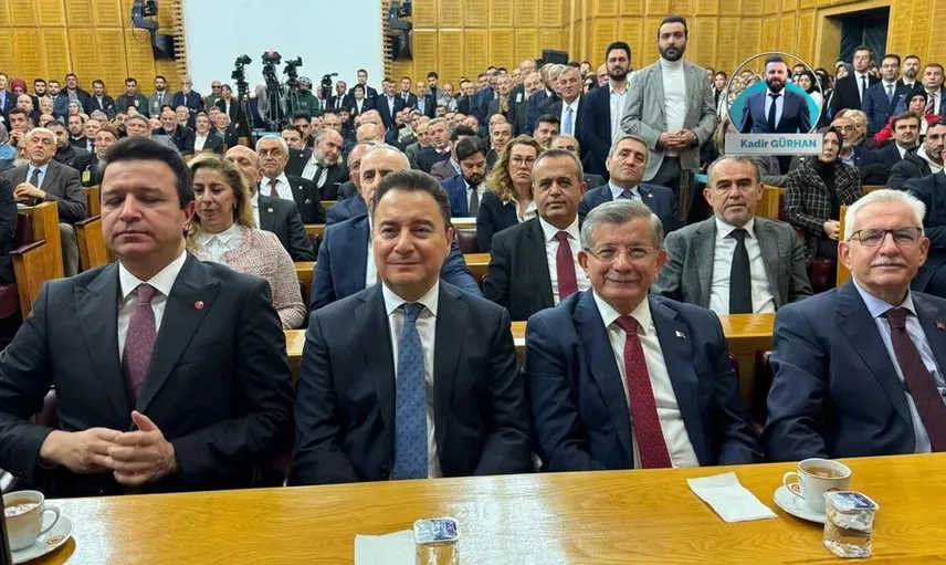 Yeni Yol Grubu’nda çerçeve yasa ayrılığı: 3 vekil için istifa iddiası