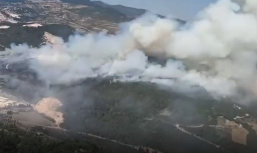 Balıkesir Sındırgı yangına müdahale ediliyor
