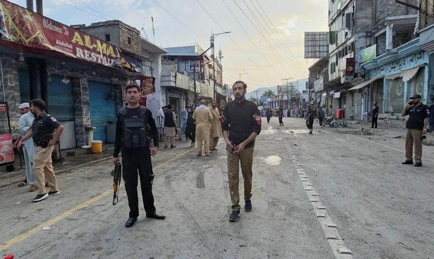 Pakistan'da mitinge bombalı saldırı: 14 kişi hayatını kaybetti