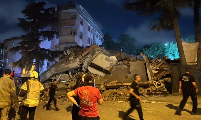 Bahçelievler’de 4 katlı bina çöktü