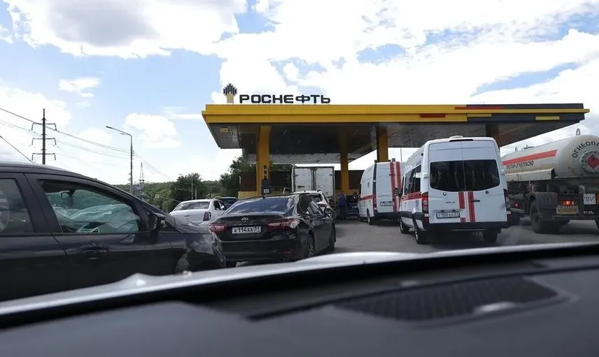 Rusya’da akaryakıt tedarik sorunları devam ediyor