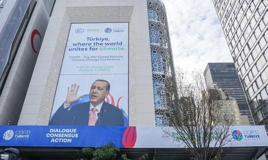 Cumhurbaşkanı Erdoğan'ın görsellerinin yer aldığı COP31 afişleri New York'ta Türkevi'ne asıldı