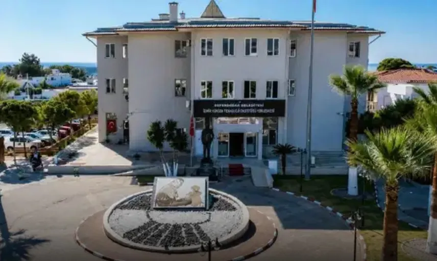 Seferihisar Belediyesi'ne rüşvet operasyonu: 47 kişi adliyeye sevk edildi