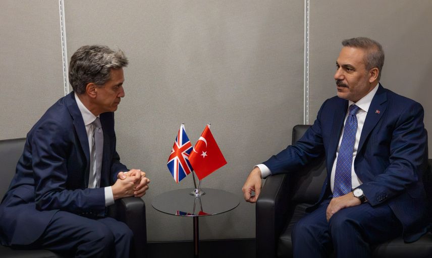 Dışişleri Bakanı Hakan Fidan, New York’ta İngiliz mevkidaşı Ed Miliband ile bir araya geldi