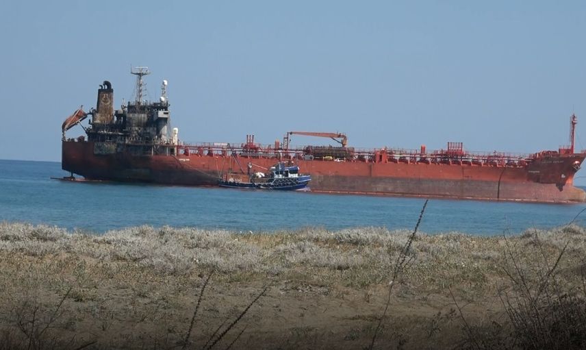 Alaçam'da karaya oturan gemi için kurtarma çalışması başlatıldı