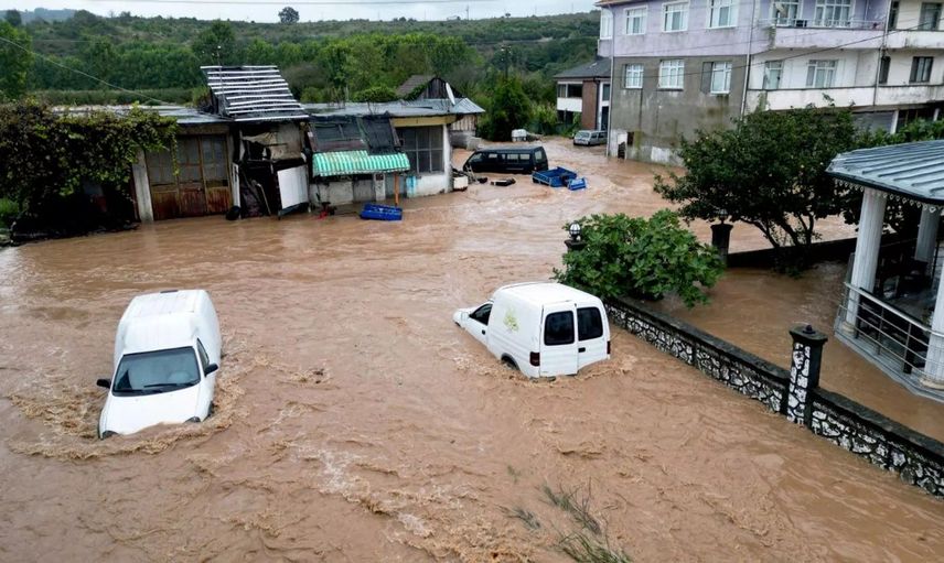 Sakarya’yı sağanak vurdu: Evler ve tarım arazileri sular altında kaldı