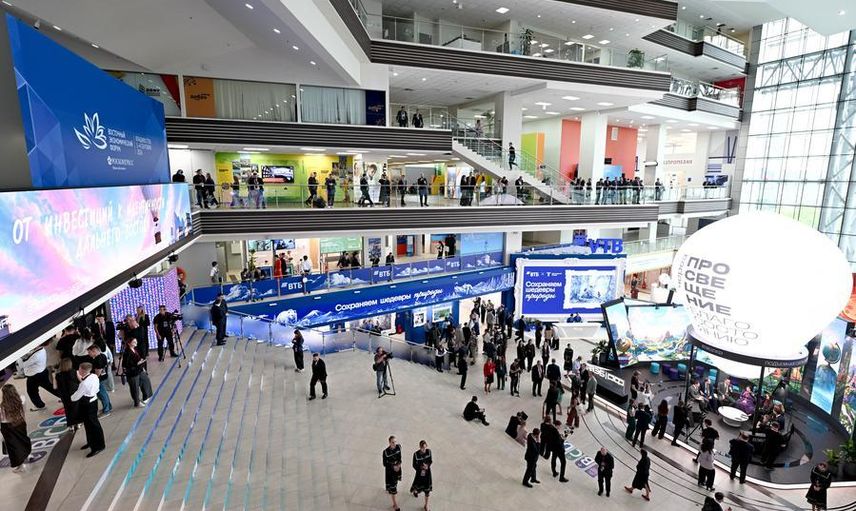 Doğu Ekonomi Forumu Vladivostok’ta başladı: 80 ülkeden 5 bin temsilci bir arada