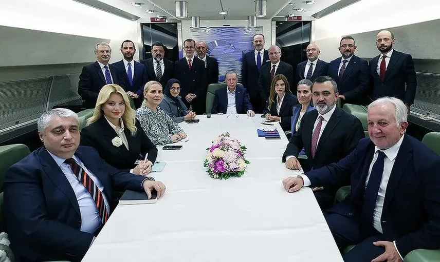 Cumhurbaşkanı Erdoğan, Yunanistan’ın Ege adalarını silahlandırması hakkında, "Yunanistan girdiği bu yanlış yoldan dönmeli." dedi.